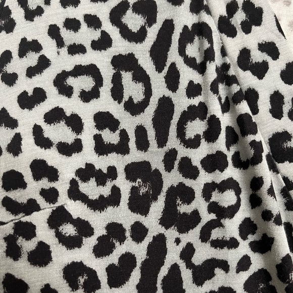 ASOS DESIGN Curve midi wrap dress in grey leopard print Size 14 - Picture 2 of 11